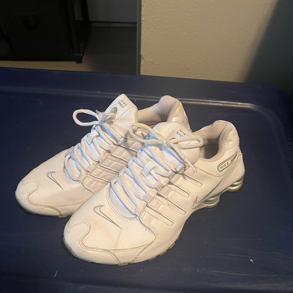 Womens size 9 1/2 Nike Shox sneaker